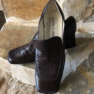 MICHAEL G ABRAMS BROWN LEATHER SQUARE HEEL SZ 7.5